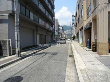 敷地東側の前面道路