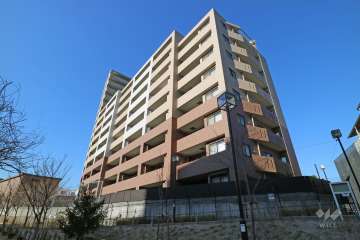 キングレジデンス　ラ・セーヌ宝塚の外観（南側から）