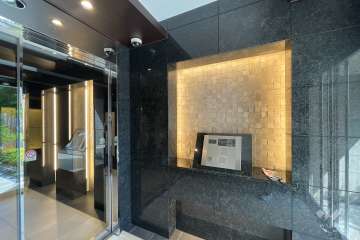 エントランスはオートロック付きです。