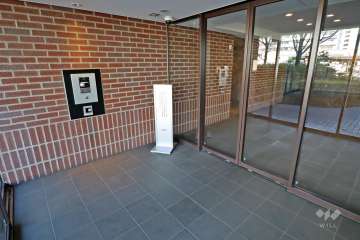 エントランスはオートロック付きです。