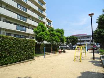 敷地に隣接する「本庄町中公園」