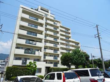 コスモ芦屋川西の外観（南西側から）