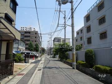 敷地北側の前面道路