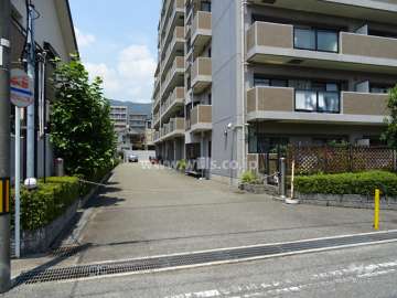 駐車場出入り口