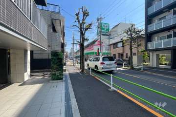 敷地南側の前面道路