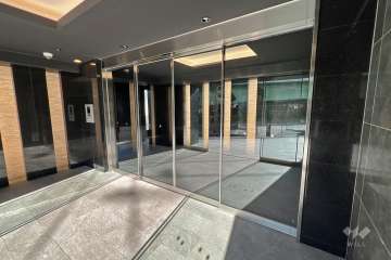 エントランスはオートロック付きです。