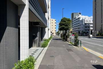 敷地南東側の前面道路