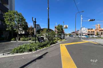 敷地北東側の前面道路
