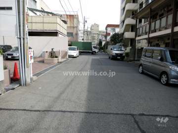 敷地南側の前面道路