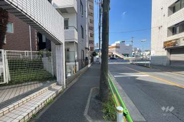 敷地北側の前面道路