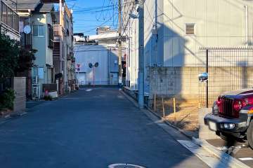 敷地北西側の前面道路　