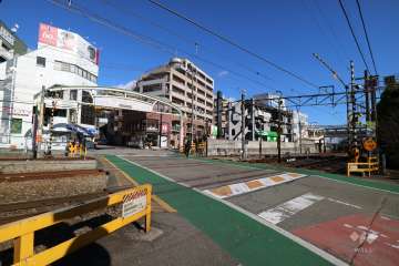 ハイネスクラウズ宝塚駅前の遠景。南側をJR福知山線が走っています。