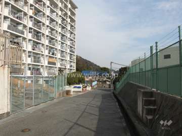 敷地南側の前面道路