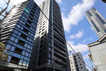 ジオタワー堺筋本町の外観（東側から）