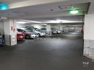 敷地内駐車場（屋内平面式）
