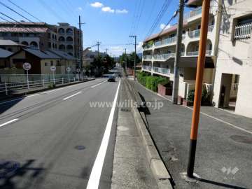 敷地南側の前面道路