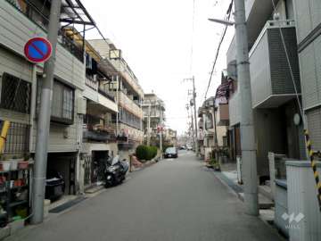 敷地南側の道路（西側から）