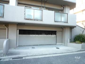 駐車場出入り口（ゲート付き）