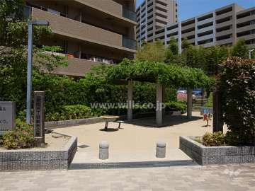 敷地に隣接して「栄町3丁目第5公園」があります。