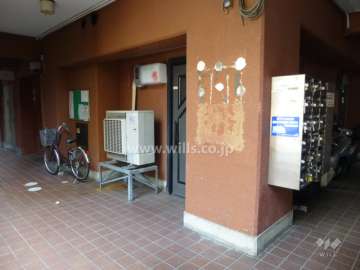 住戸入り口（共用ポスト）