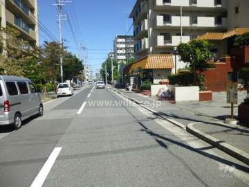 敷地北側の前面道路