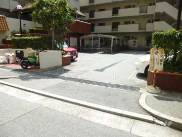 駐車場出入り口