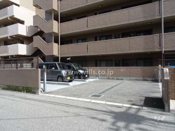 駐車場出入り口