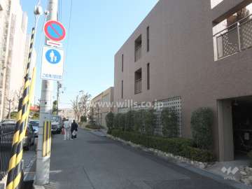 敷地北側の前面道路