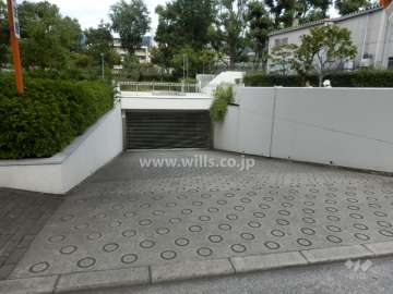 駐車場出入り口（リングシャッター付き）