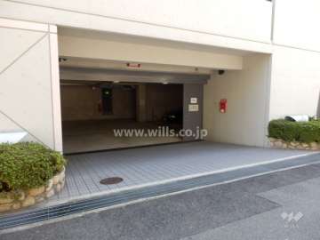 駐車場出入り口