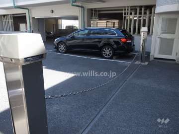 駐車場出入り口（ゲート付き）