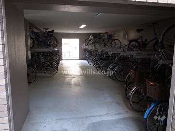 屋内にある駐輪場