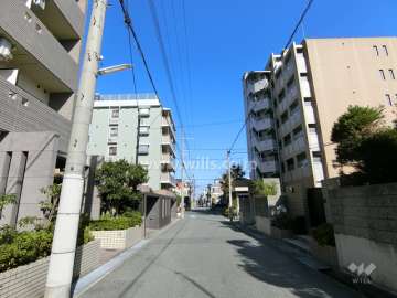 敷地南側前面道路(西側から)