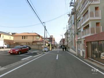 敷地東側前面道路(北側から)