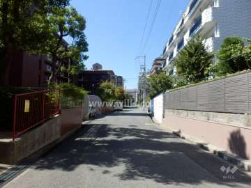 敷地北側の前面道路