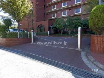 駐車場出入り口（ロボットゲート付き）