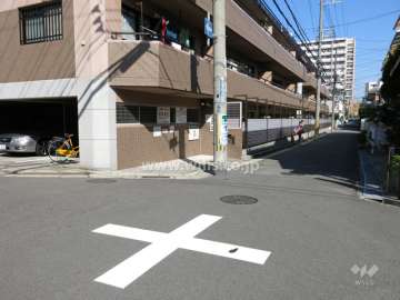 敷地南側の前面道路