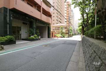 敷地北側の前面道路