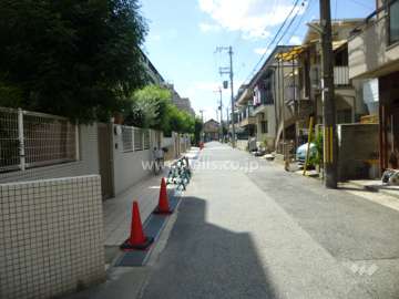 敷地北側の前面道路