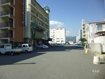 敷地東側の前面道路