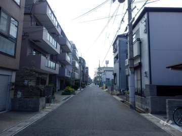 敷地北側の前面道路