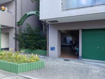 住戸入り口（共用ポスト）
