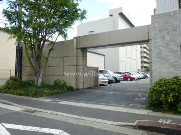 駐車場出入り口