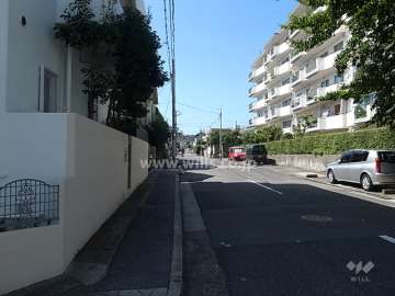 敷地南側の前面道路