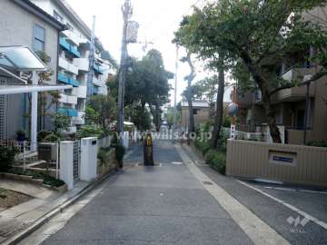 敷地南東側の前面道路
