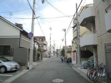 敷地北側の前面道路