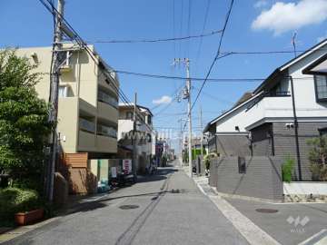 敷地北側の前面道路
