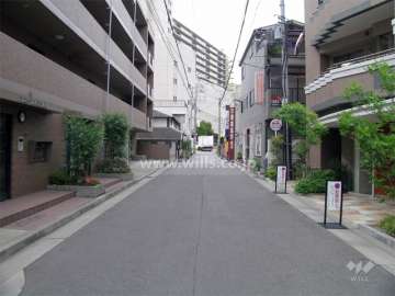 西側の前面道路