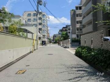 敷地北側の前面道路
