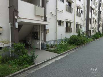 住戸入り口（共用ポスト）